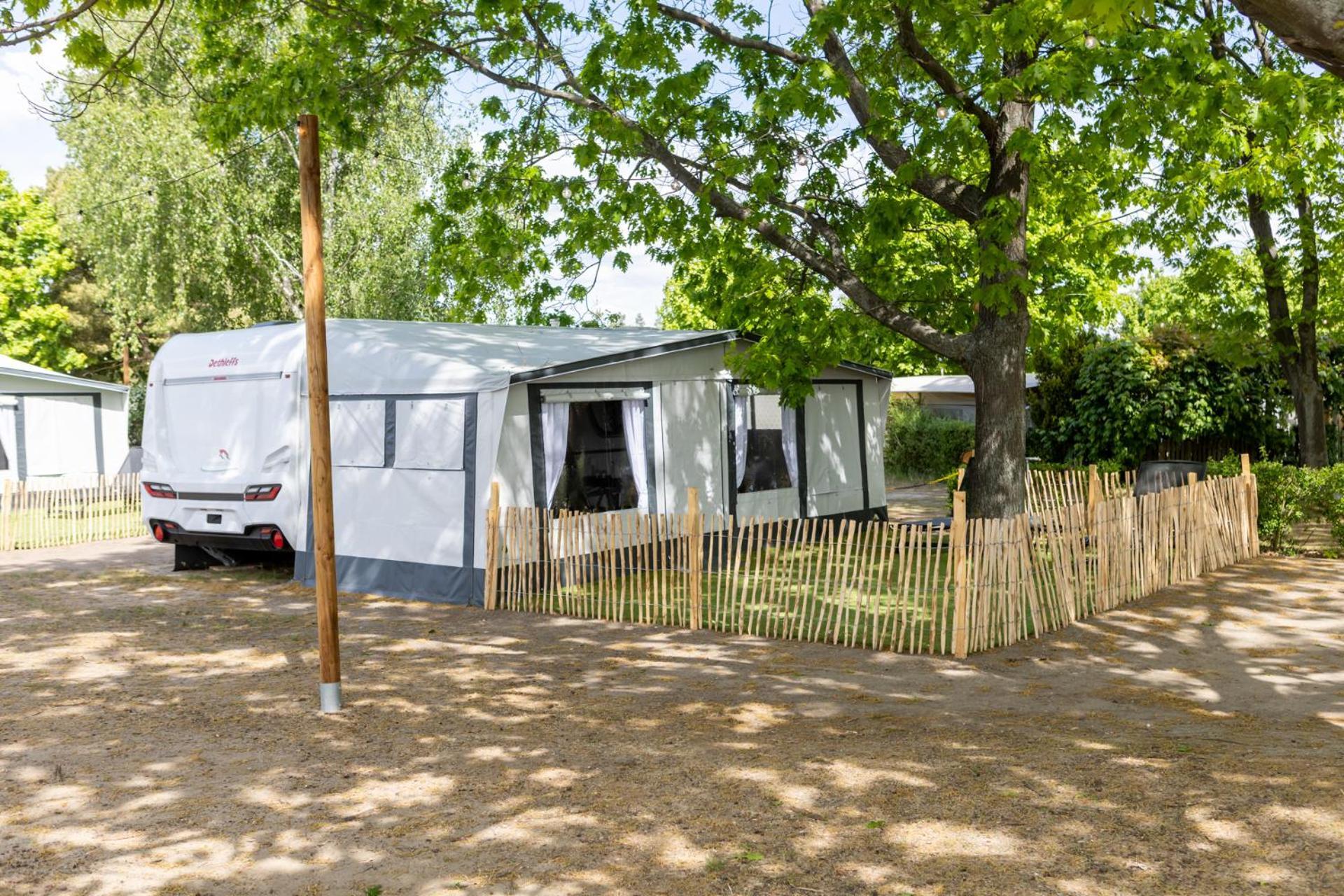 Camping & Erlebnis Resort Jersleber See - Jersicamper Mit Seeblick Jersleben Exterior photo